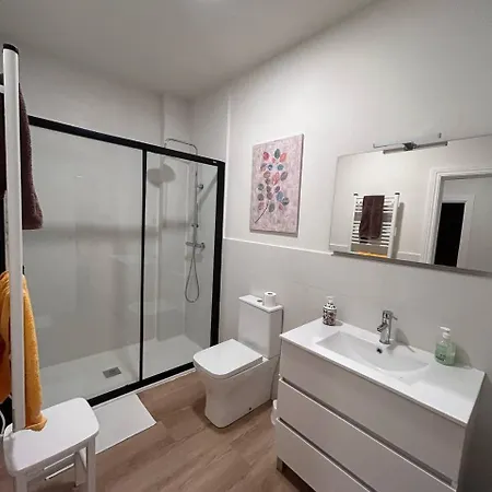 2 Privadas Con 1 Bano Privado, Salon Y Cocina בילבאו