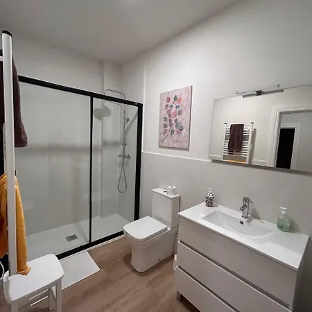 2 Privadas Con 1 Bano Privado, Salon Y Cocina アパート ビルバオ