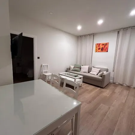 2 Privadas Con 1 Bano Privado, Salon Y Cocina *